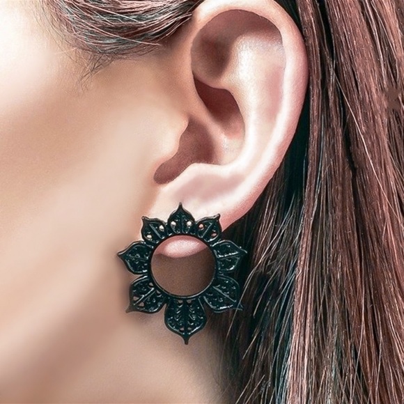 Jewelry - Black Filagree Sun Stud Earrings